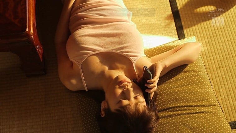 MIDE-761 Bored Out Of Her Mind While House-Sitting Her Parents’ Place Out In The Countryside, She Seduces An Old Man From The Neighborhood And Mounts Him And Starts Moving Her Hips… Sakura Miura